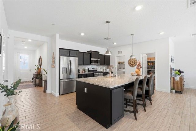 2587 W Heather, Hanford, CA 93230