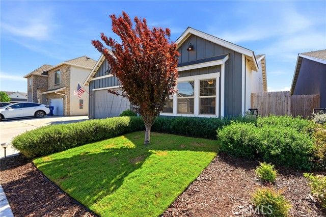 2587 W Heather, Hanford, CA 93230