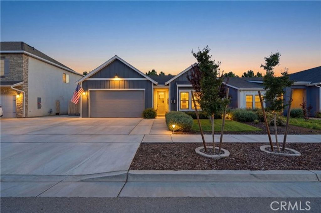 2587 W Heather, Hanford, CA 93230