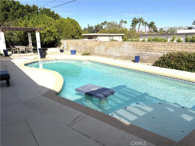 2290 N Victoria, Palm Springs, CA 92262