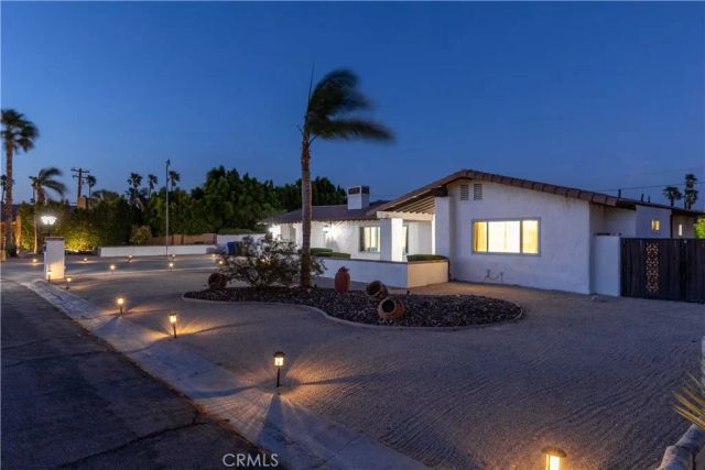 2290 N Victoria, Palm Springs, CA 92262