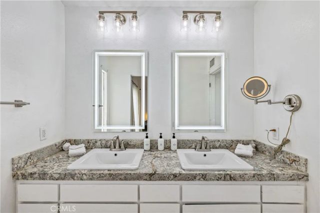 2290 N Victoria, Palm Springs, CA 92262
