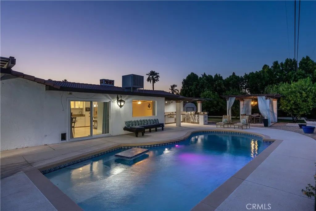 2290 N Victoria, Palm Springs, CA 92262