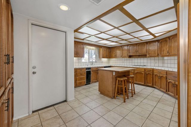 2303 W Cambridge Avenue, Visalia, CA 93277