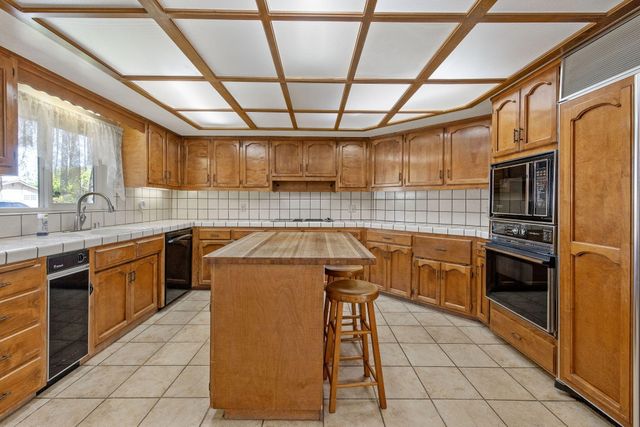 2303 W Cambridge Avenue, Visalia, CA 93277