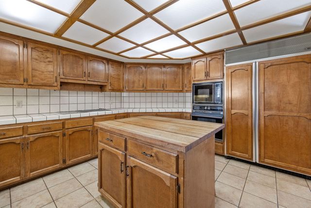 2303 W Cambridge Avenue, Visalia, CA 93277