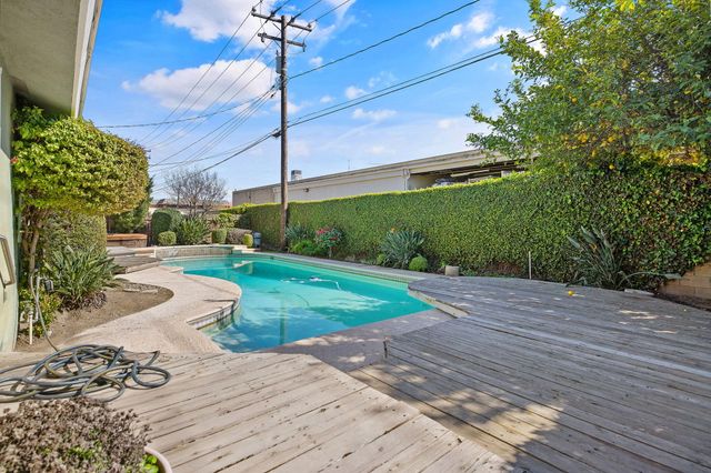 2303 W Cambridge Avenue, Visalia, CA 93277