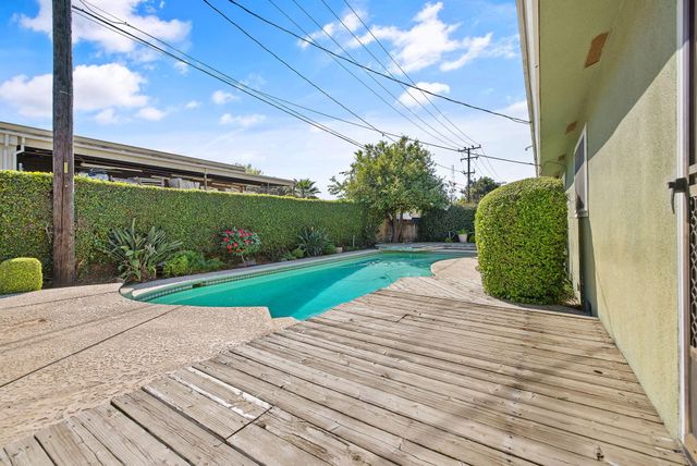 2303 W Cambridge Avenue, Visalia, CA 93277