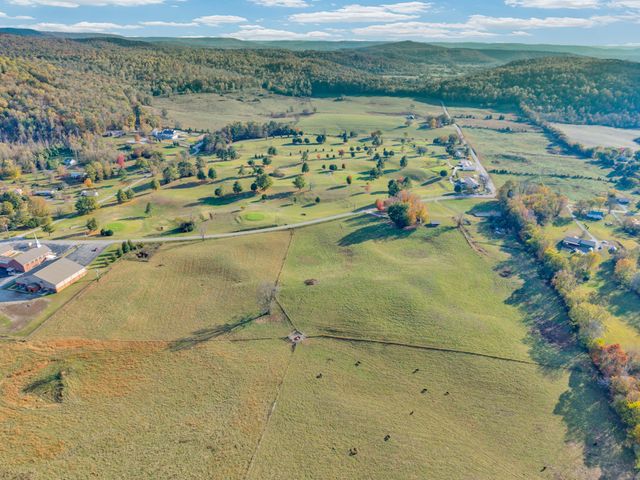 1364 Country Club Rd, Sparta, TN 38583