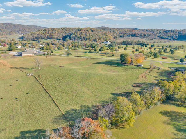 1364 Country Club Rd, Sparta, TN 38583