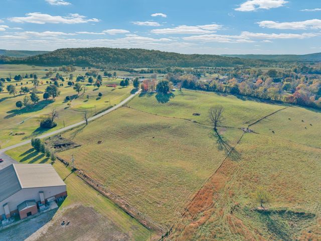 1364 Country Club Rd, Sparta, TN 38583