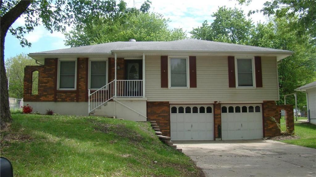 1908 NE ADAMS DAIRY Road, Blue Springs, MO 64014