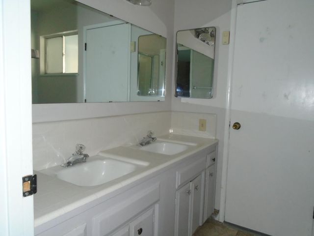 5530 N Bond Street, Fresno, CA 93710