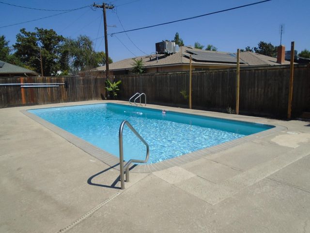 5530 N Bond Street, Fresno, CA 93710