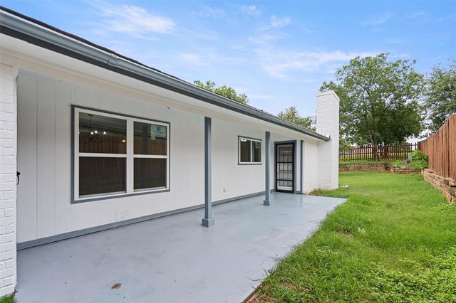 2024 Oakmeadow Street, Bedford, TX 76021