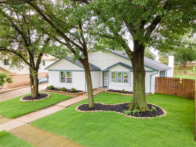 2024 Oakmeadow Street, Bedford, TX 76021