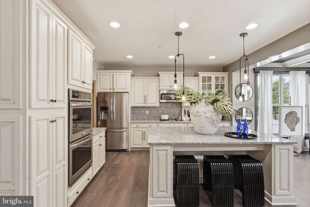 2812 TROTTER PARK LN, Lanham, MD 20706