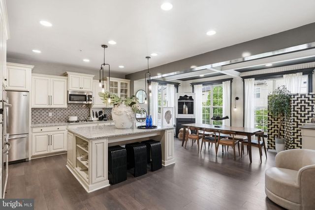 2812 TROTTER PARK LN, Lanham, MD 20706