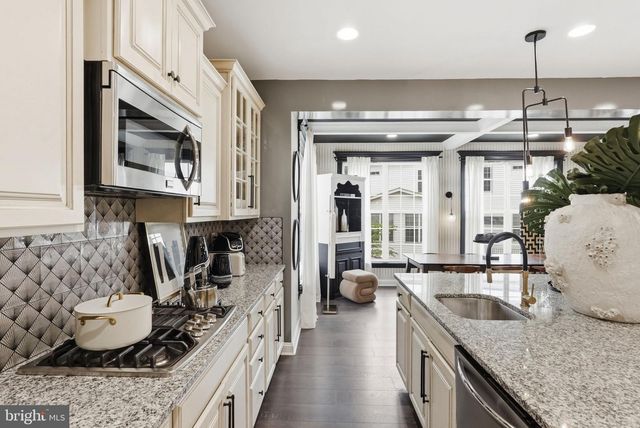 2812 TROTTER PARK LN, Lanham, MD 20706