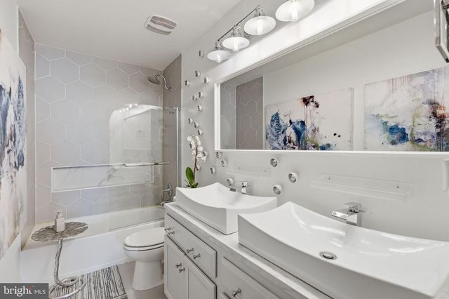 2812 TROTTER PARK LN, Lanham, MD 20706