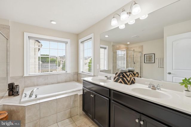 2812 TROTTER PARK LN, Lanham, MD 20706