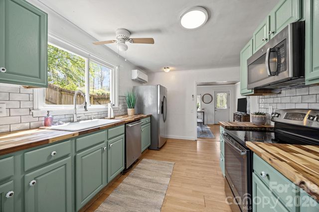 11 Log Cabin Trail, Candler, NC 28715