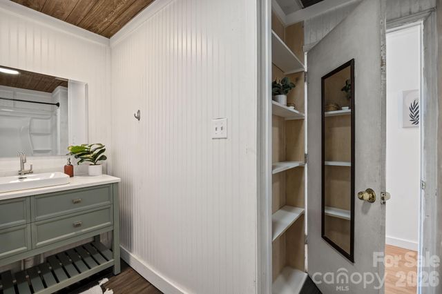 11 Log Cabin Trail, Candler, NC 28715