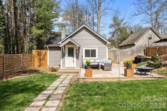 11 Log Cabin Trail, Candler, NC 28715