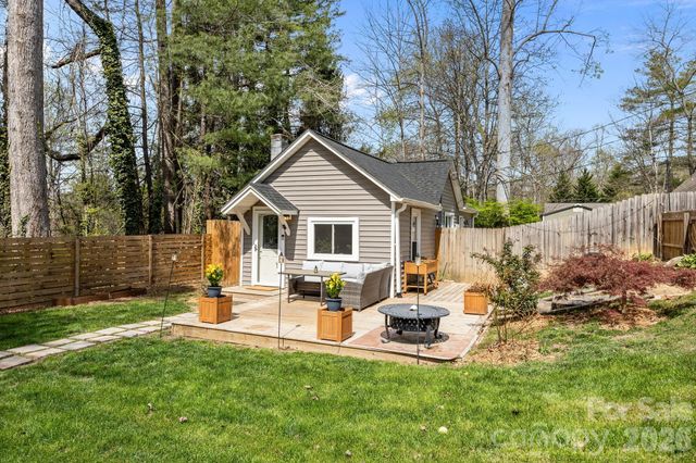 11 Log Cabin Trail, Candler, NC 28715