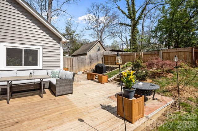 11 Log Cabin Trail, Candler, NC 28715