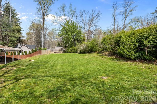 11 Log Cabin Trail, Candler, NC 28715