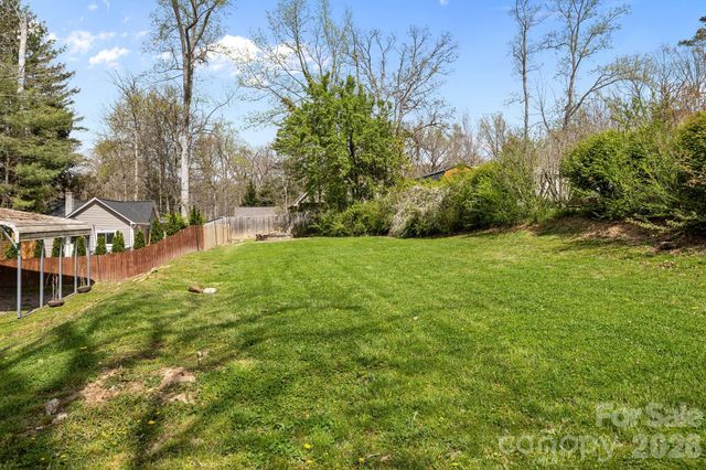 11 Log Cabin Trail, Candler, NC 28715