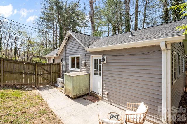 11 Log Cabin Trail, Candler, NC 28715