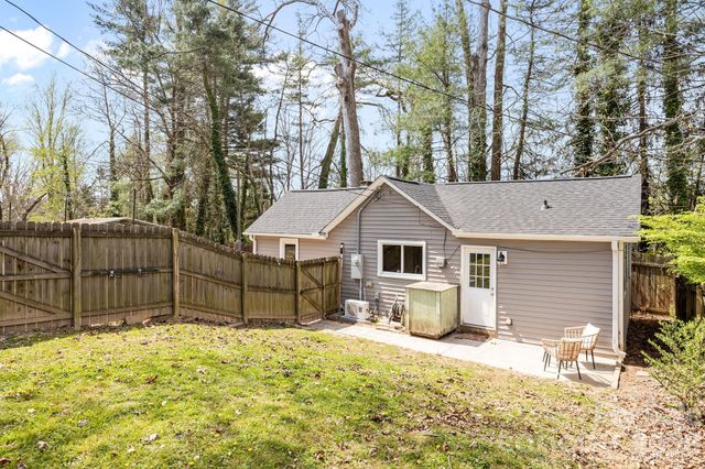 11 Log Cabin Trail, Candler, NC 28715