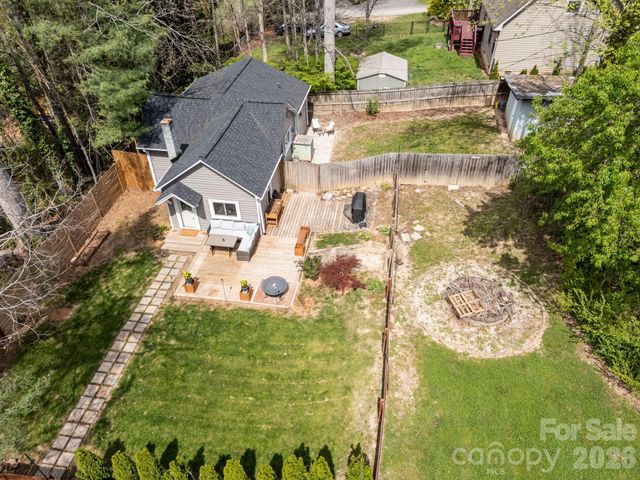11 Log Cabin Trail, Candler, NC 28715