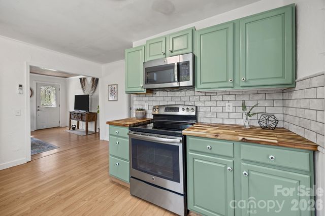 11 Log Cabin Trail, Candler, NC 28715
