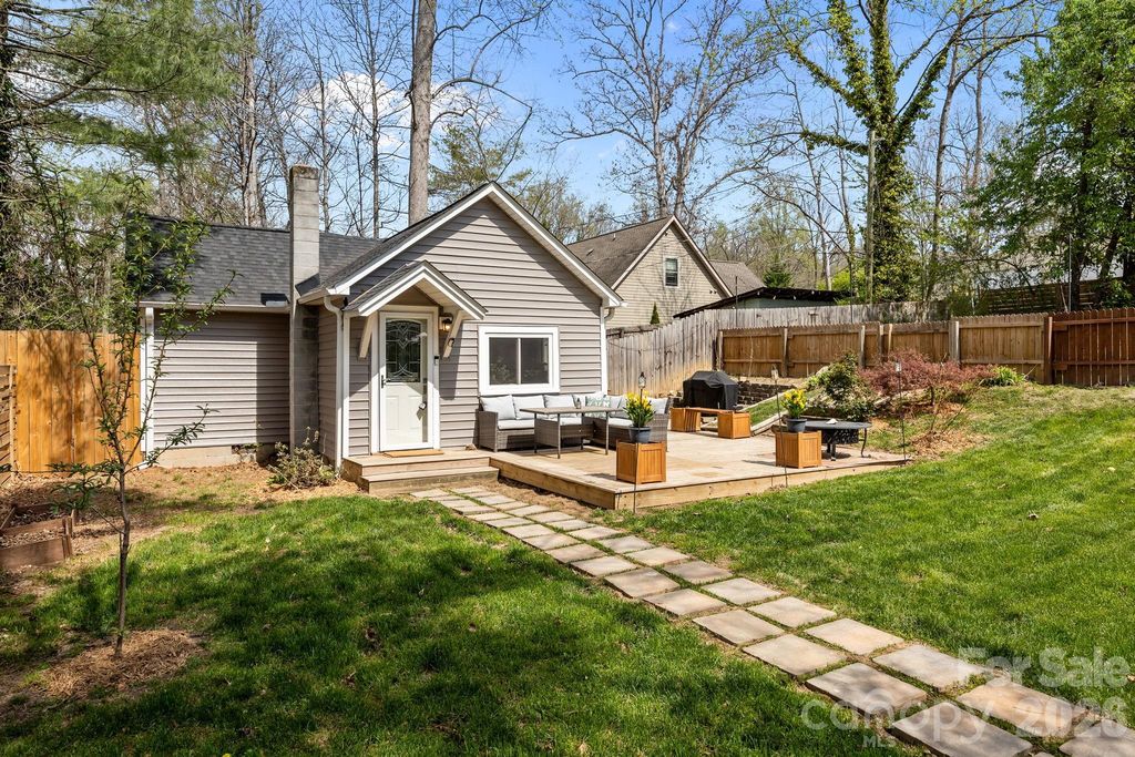 11 Log Cabin Trail, Candler, NC 28715