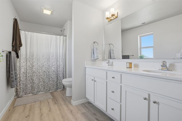 1142 Leann Circle, North Liberty, IA 52317