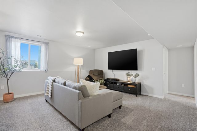 1142 Leann Circle, North Liberty, IA 52317