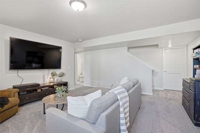 1142 Leann Circle, North Liberty, IA 52317