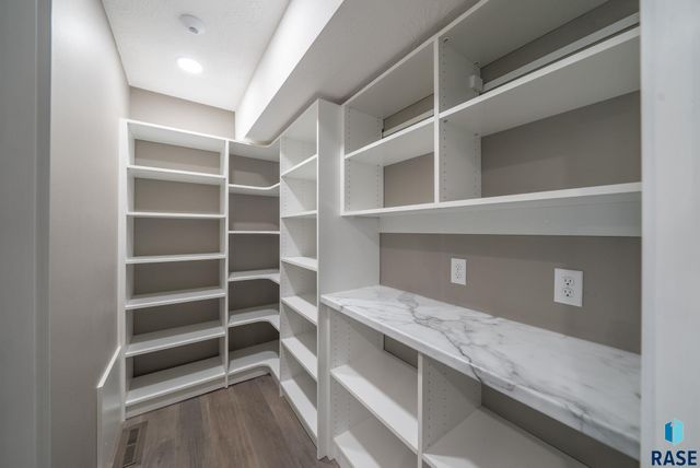 1200 E Tomar Rd Road, Sioux Falls, SD 57105