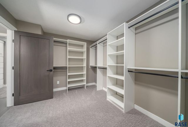 1200 E Tomar Rd Road, Sioux Falls, SD 57105