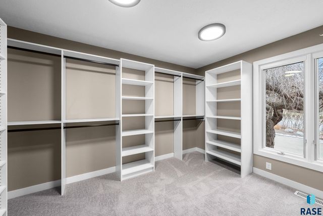 1200 E Tomar Rd Road, Sioux Falls, SD 57105