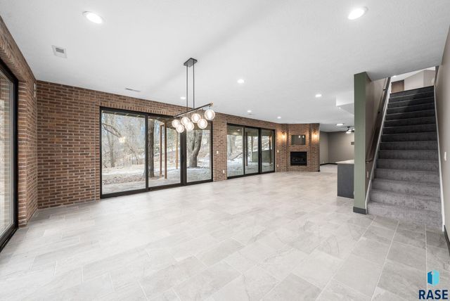 1200 E Tomar Rd Road, Sioux Falls, SD 57105