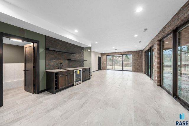 1200 E Tomar Rd Road, Sioux Falls, SD 57105