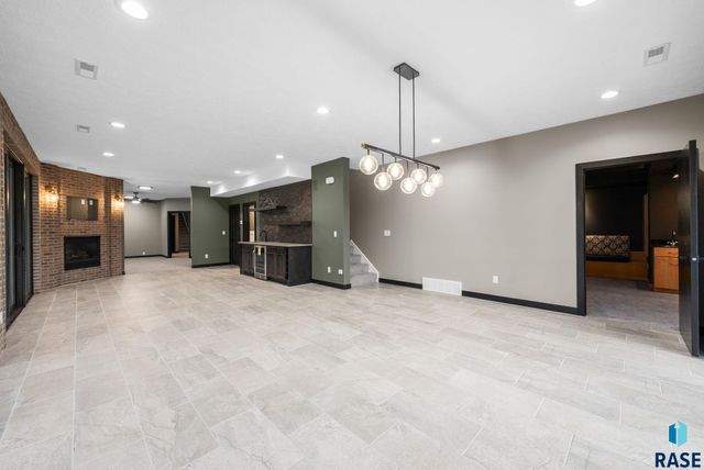 1200 E Tomar Rd Road, Sioux Falls, SD 57105