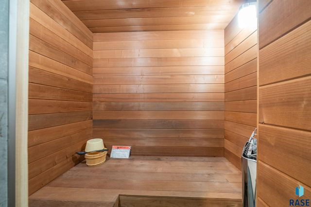 1200 E Tomar Rd Road, Sioux Falls, SD 57105