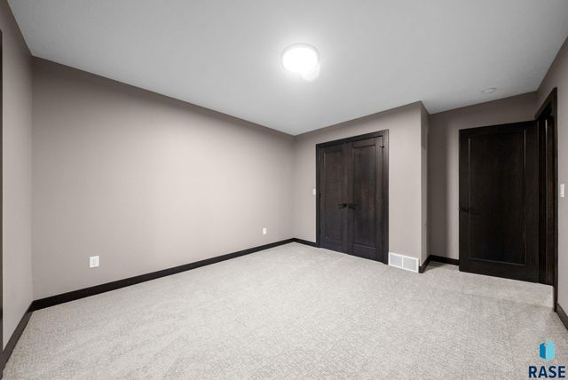 1200 E Tomar Rd Road, Sioux Falls, SD 57105