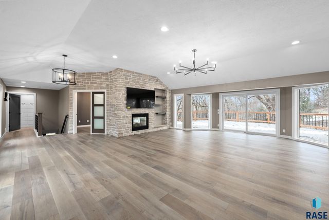 1200 E Tomar Rd Road, Sioux Falls, SD 57105