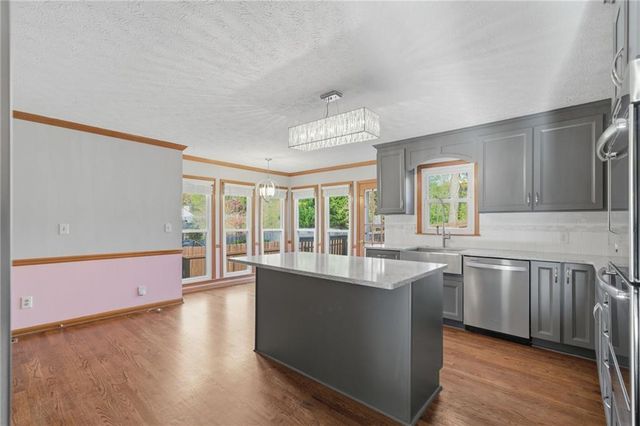 212 Shannon Drive, Woodstock, GA 30188